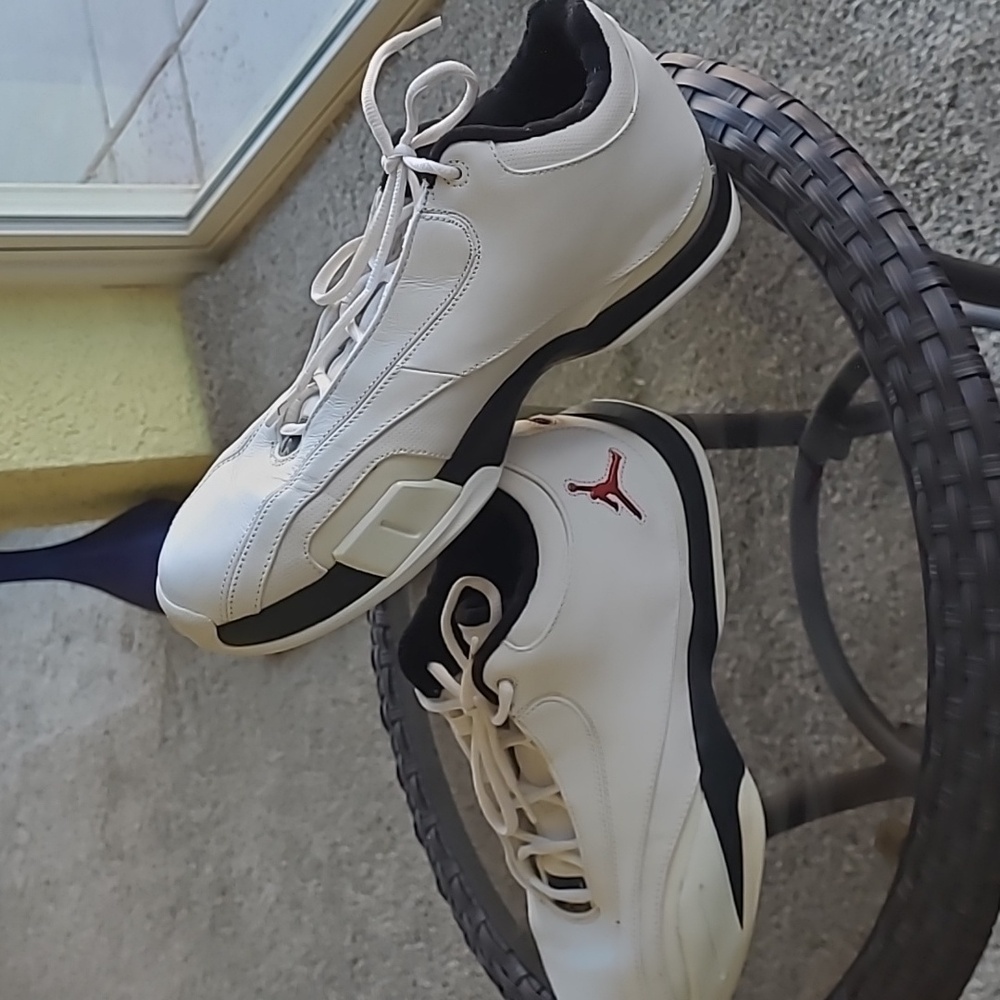 Womens Air Jordan tennis shoes - 10